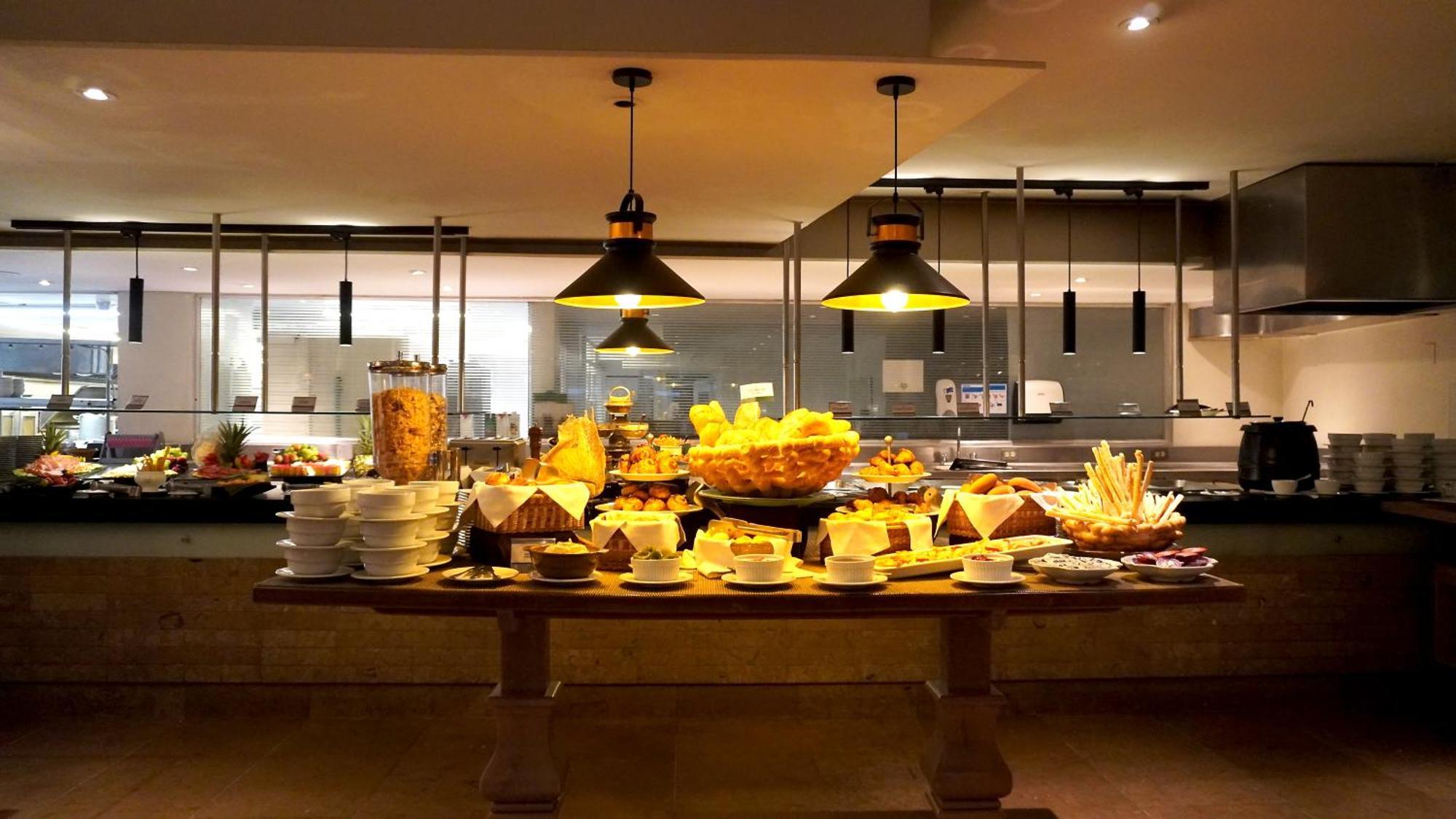 Bogota Plaza Hotel Luaran gambar A cheese platter