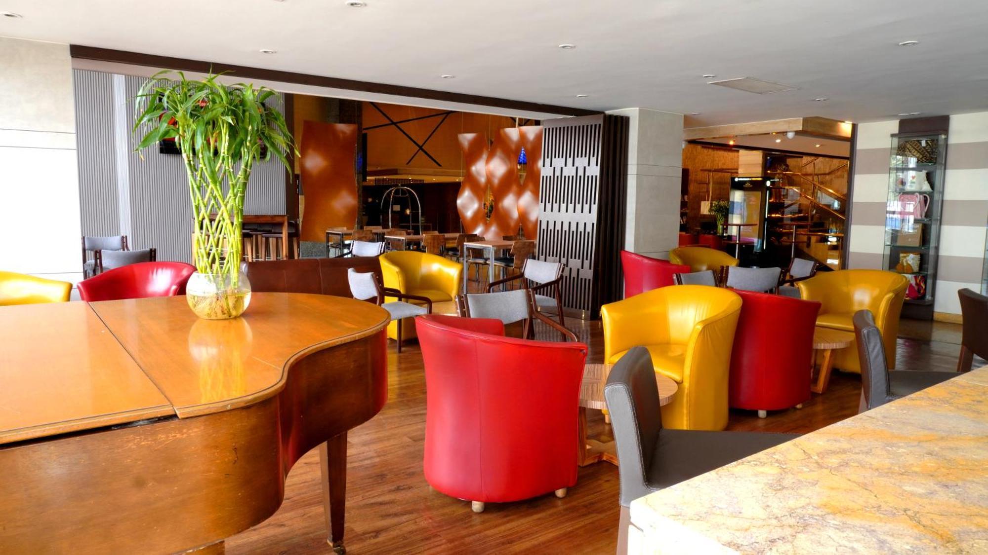 Bogota Plaza Hotel Luaran gambar The interior of the lounge
